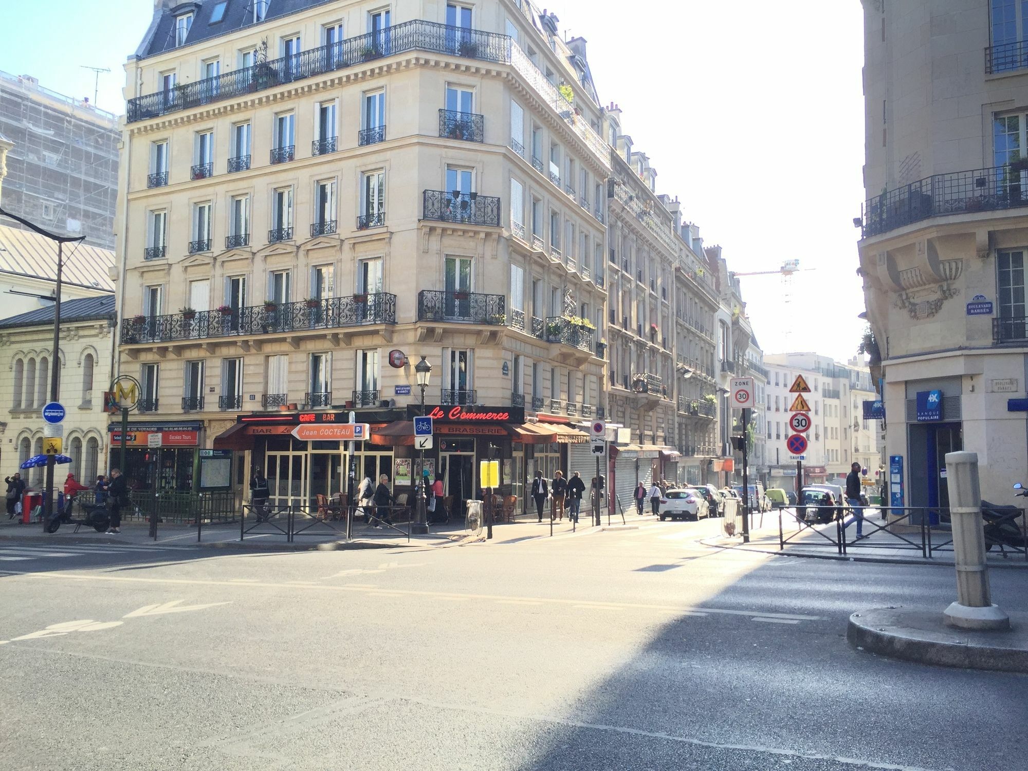 Hotel Du Metro Parigi Esterno foto